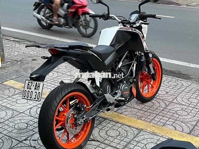 DUKE 200