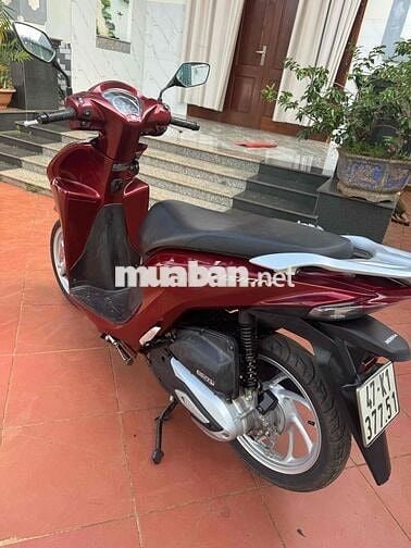 chinh chủ bán vision xe đẹp leng như mới.