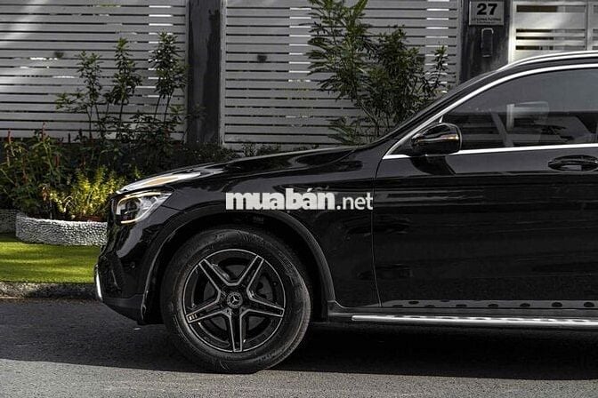GLC200 model 2022 màu đen up Glc300 siêu đẹp