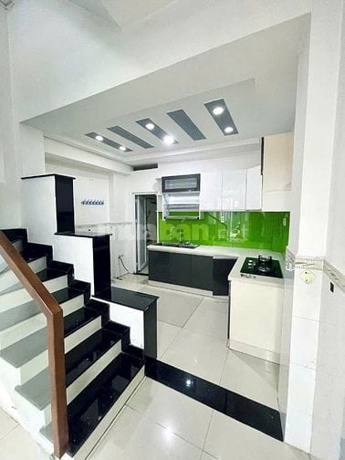 Nhà Tô Hiến Thành TL còn 2tỷ350, dtcn: 59,7m2, HXH 6m sát MT, SHR.