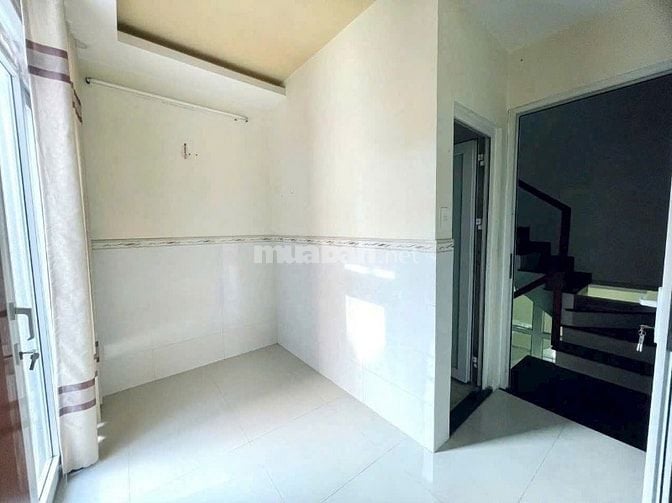 Nhà Tô Hiến Thành TL còn 2tỷ350, dtcn: 59,7m2, HXH 6m sát MT, SHR.
