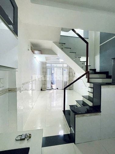 Nhà Tô Hiến Thành TL còn 2tỷ350, dtcn: 59,7m2, HXH 6m sát MT, SHR.