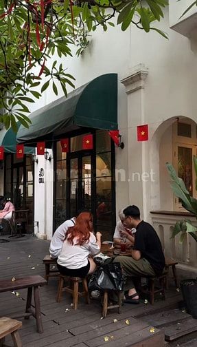 CẦN TUYỂN GẤP VÀI BẠN PHỤ BÁN CÀ PHÊ - ĐỒ UỐNG