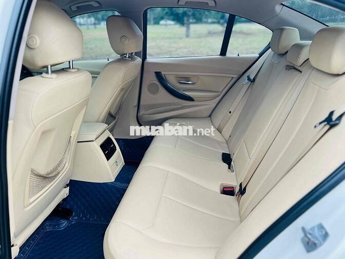BMW 3 Series 2013 320i - 100000 km