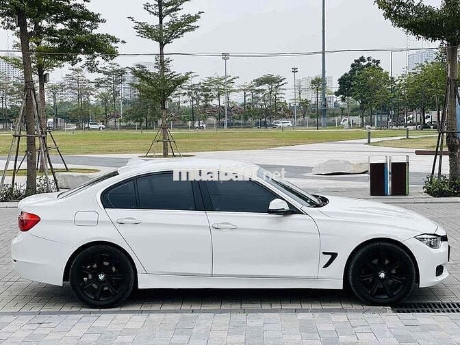 BMW 3 Series 2013 320i - 100000 km