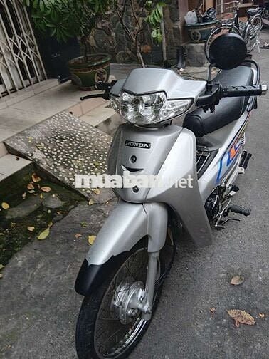 Cần bán Honda Wave Alpha màu bạc 2002