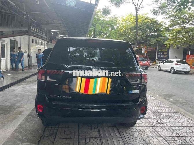Ford Everest 2023 Titanium 2.0 AT 4x2 - 20000 km