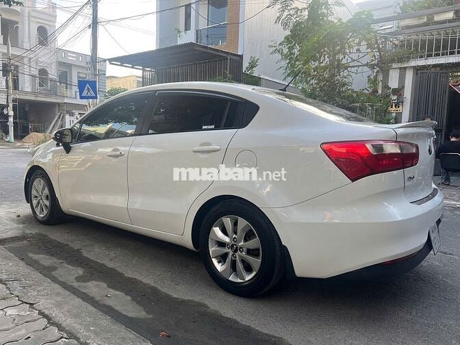 Kia Rio 2015 1.4 AT Sedan - 91000 km