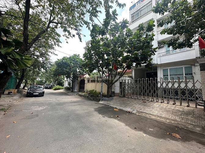 Bán toà nhà văn phòng 5 tầng mặt phố khu bắc rạch chiếc , Q.9, 250m²,
