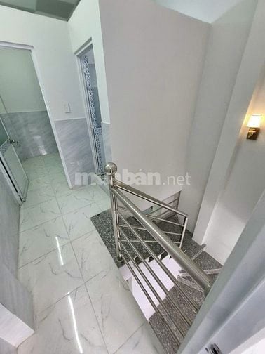 Nhà đẹp 2 tầng gần Chợ Hưng Long giá chỉ 630 triệu