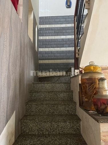 Cho thuê nhà nguyên căn 1 trệt 1 lầu , 2PN /2WC .Giá 10 triệu / tháng 