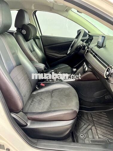 Mazda 2 2019 Premium Sedan - 68000 km