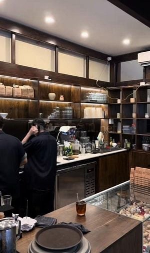 CẦN TUYỂN GẤP VÀI BẠN PHỤ BÁN CÀ PHÊ - ĐỒ UỐNG 