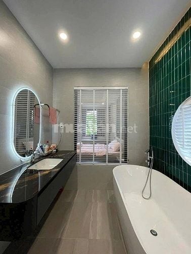 BÁN NHÀ LỚN 88m2 Đường NGUYỄN NGỌC LỘC, QUẬN 10. HẺM XE HƠI 5M