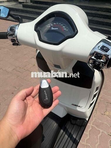 Vespa GTS 150 super Sport bản mới nhất smartkey
