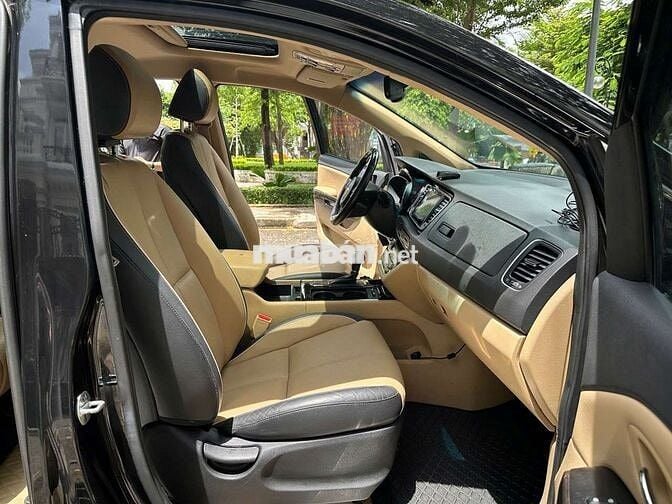 Kia Sedona 3.3L xăng cao cấp 2016 đi lướt giá tốt.