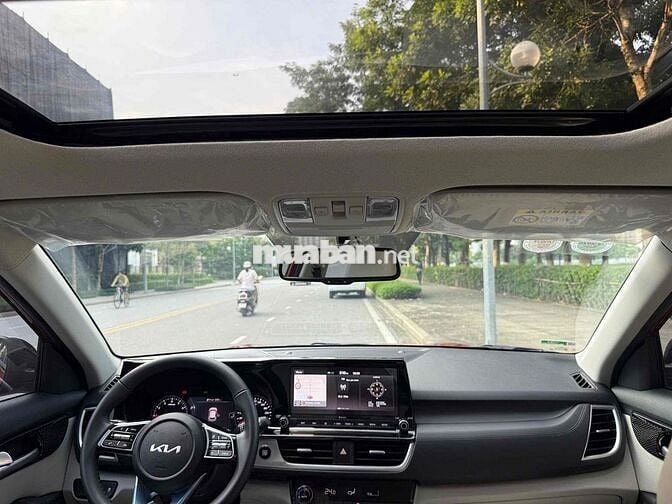 Kia Seltos 2023 Premium 1.4 AT - 4914 km