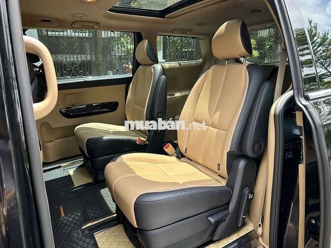 Kia Sedona 3.3L xăng cao cấp 2016 đi lướt giá tốt.