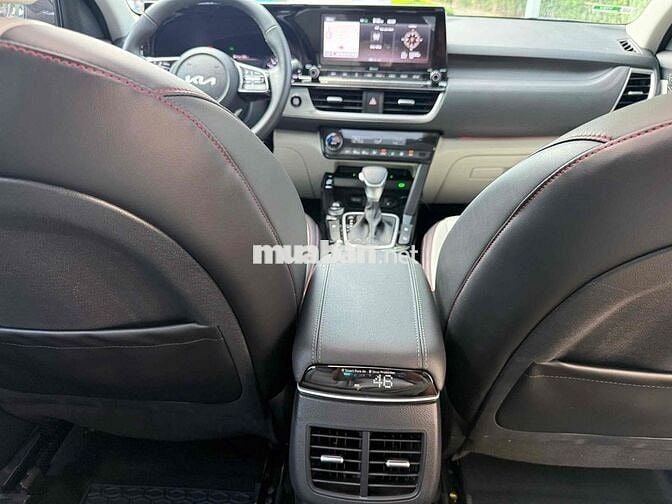 Kia Seltos 2023 Premium 1.4 AT - 4914 km