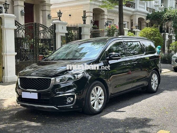 Kia Sedona 3.3L xăng cao cấp 2016 đi lướt giá tốt.