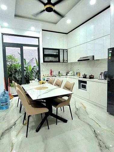 Thương lượng còn 3tỷ550 bán gấp nhà Lý Chính Thắng, 78m2, 4PN, SHR.