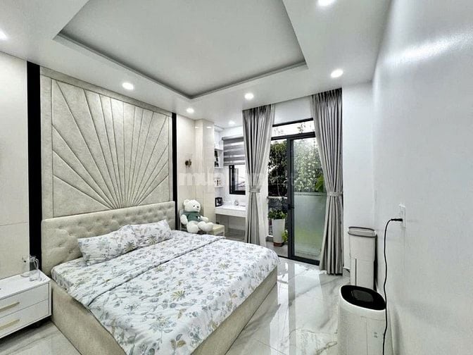Thương lượng còn 3tỷ550 bán gấp nhà Lý Chính Thắng, 78m2, 4PN, SHR.