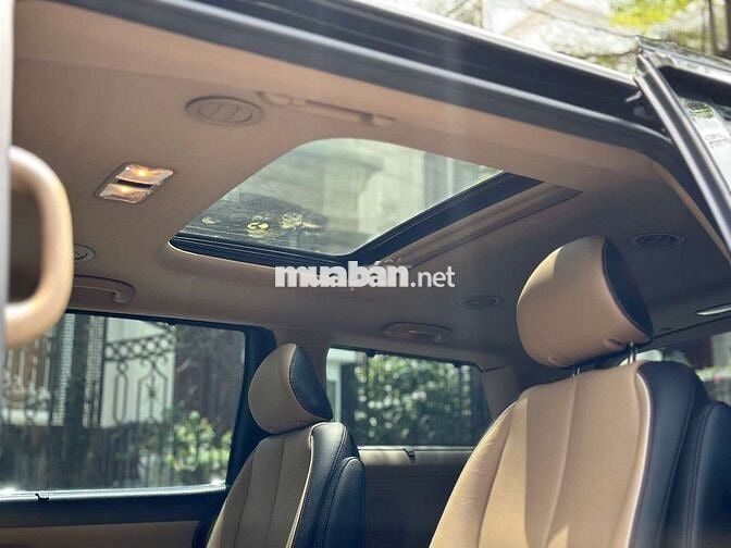 Kia Sedona 3.3L xăng cao cấp 2016 đi lướt giá tốt.