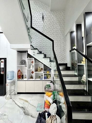 Thương lượng còn 3tỷ550 bán gấp nhà Lý Chính Thắng, 78m2, 4PN, SHR.