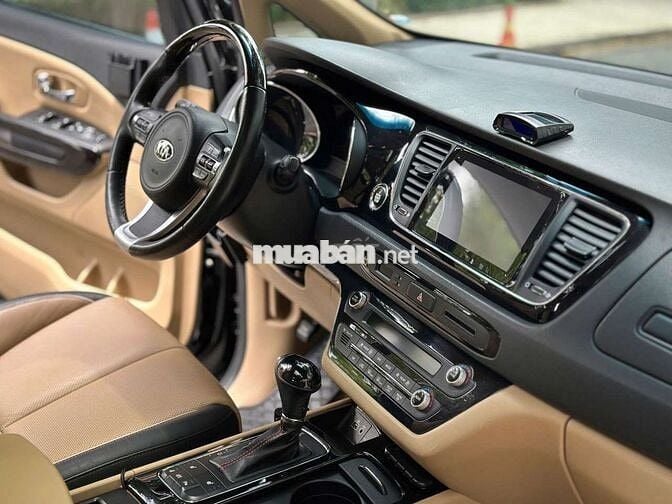 Kia Sedona 3.3L xăng cao cấp 2016 đi lướt giá tốt.