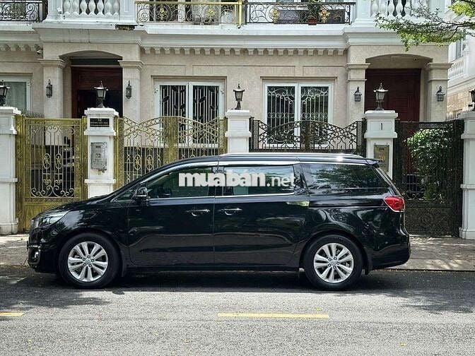 Kia Sedona 3.3L xăng cao cấp 2016 đi lướt giá tốt.