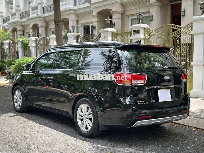 Kia Sedona 3.3L xăng cao cấp 2016 đi lướt giá tốt.