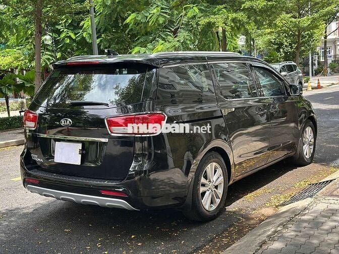 Kia Sedona 3.3L xăng cao cấp 2016 đi lướt giá tốt.