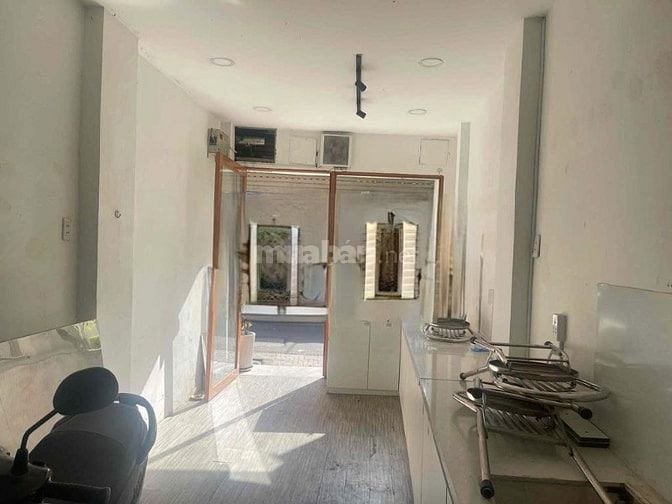 Cho thuê mặt bằng MT Huỳnh Tinh Của, P.V.T.Sáu, Q.3 giá 9tr