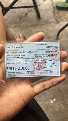 Ban xe Airblade đỏ đen 8tr5 Q7