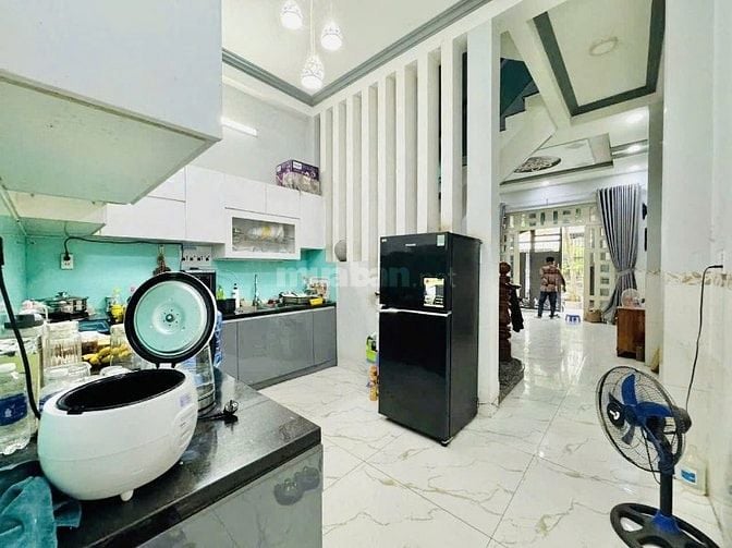 Nhà có sẵn hd thuê 13,4th đường Ngô Đức Kế| Nhà 3 tầng, shr hoàn công 