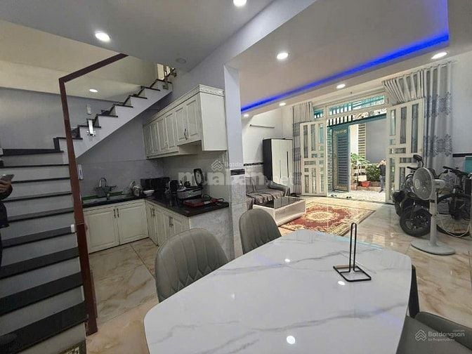 NHÀ ĐẸP – GIÁ MỀM – CHỈ XÁCH VALI VÀO Ở! NHÀ 3 LẦU-GIÁ CHỈ 2,13 TỶ
