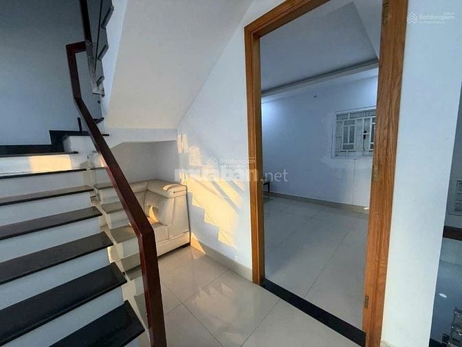 NHÀ ĐẸP – GIÁ MỀM – CHỈ XÁCH VALI VÀO Ở! NHÀ 3 LẦU-GIÁ CHỈ 2,13 TỶ