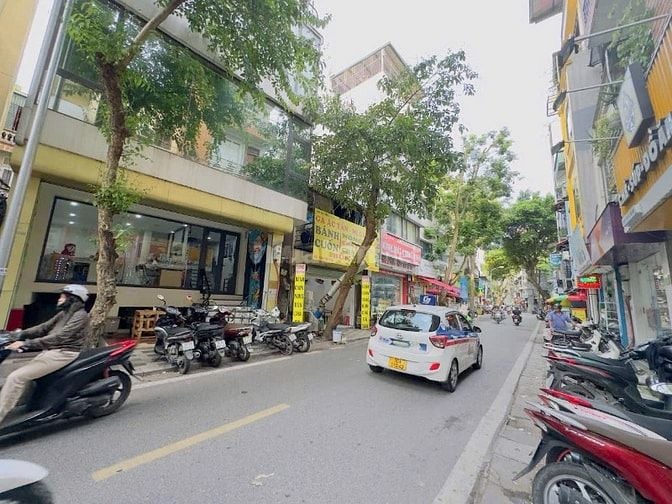 Bán nhà chính chủ mặt phố quận Tây Hồ. 105m2 mặt tiền 10m LÔ GÓC
