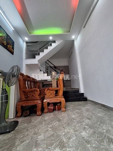 Quận 7, nhà 2 tầng, 2 phòng ngủ, 27m2, shr, giá 3 tỷ nhỉnh