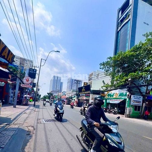 HXH 12m ngay VINCOM Nguyễn Xí P.26 BT. 10x17m. 170m2 đất. Vị trí Đẹp.