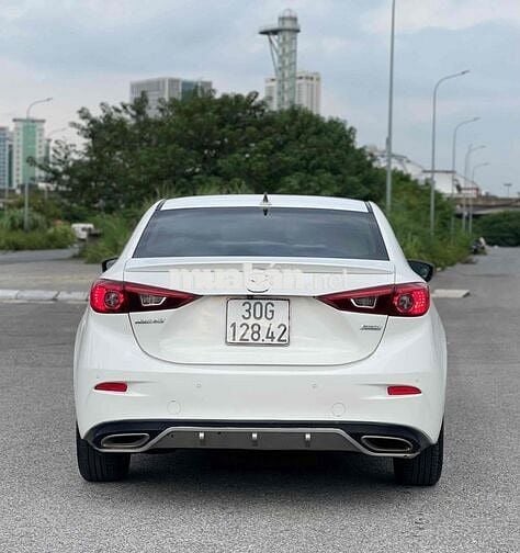 Mazda 3 2017 FL 1.5 AT Sedan - 100000 km