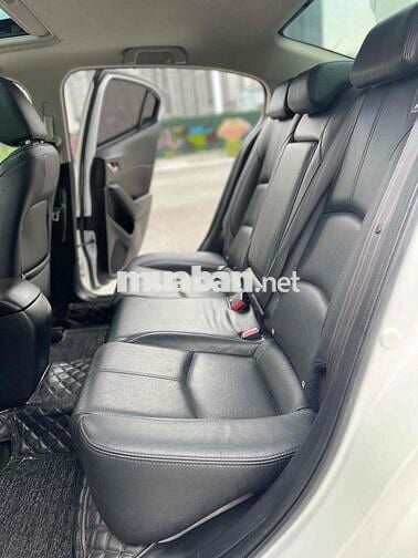 Mazda 3 2017 FL 1.5 AT Sedan - 100000 km