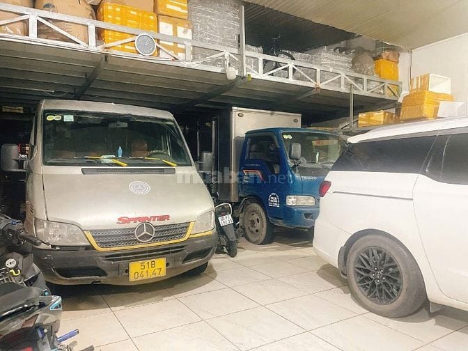 Xe Van Mercedes Benz Sprinter, sản xuất năm 2007.