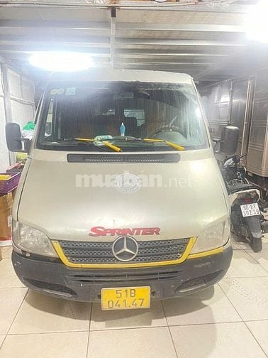 Xe Van Mercedes Benz Sprinter, sản xuất năm 2007.