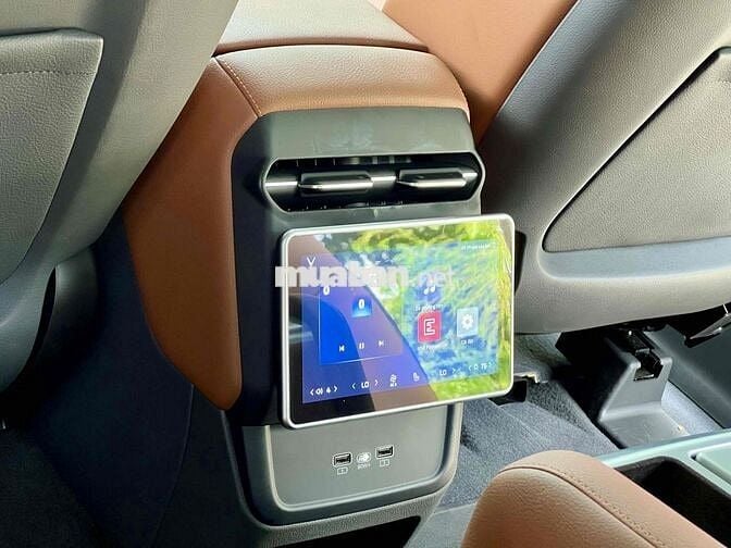 VF9 Plus 6 ghế trần kính 19.000km pin tiên phong