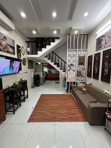 Bán nhanh nhà đường Hoàng Văn Thụ, gần VinCom Cộng Hoà, giá 1tỷ8