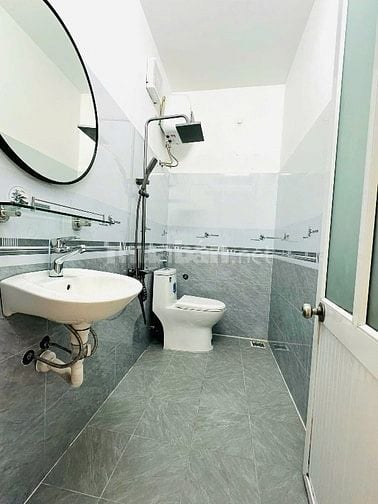Bán nhanh nhà đường Hoàng Văn Thụ, gần VinCom Cộng Hoà, giá 1tỷ8