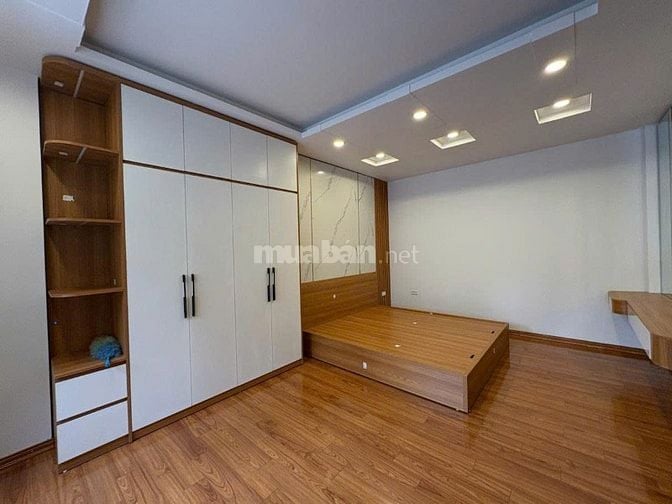 Nhà ngõ nông đẹp hiếm Tôn Đức Thắng, DT 30m2 6 tầng MT 6m, Giá 9 tỷ