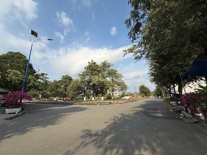  cần tiền bán 5 lô biệt thự đẹp khu ĐTM Bình Nguyên, ngay làng ĐHQG