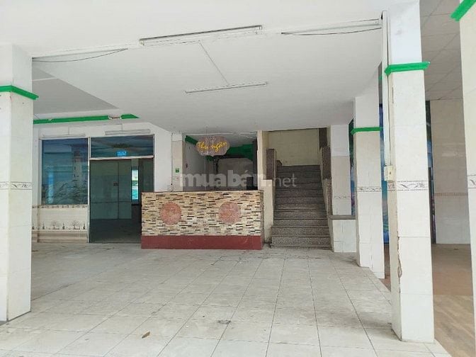 Cho thuê tòa nhà góc 3 mặt tiền Hoàng Việt, P.4, Q. Tân Bình giá 600tr